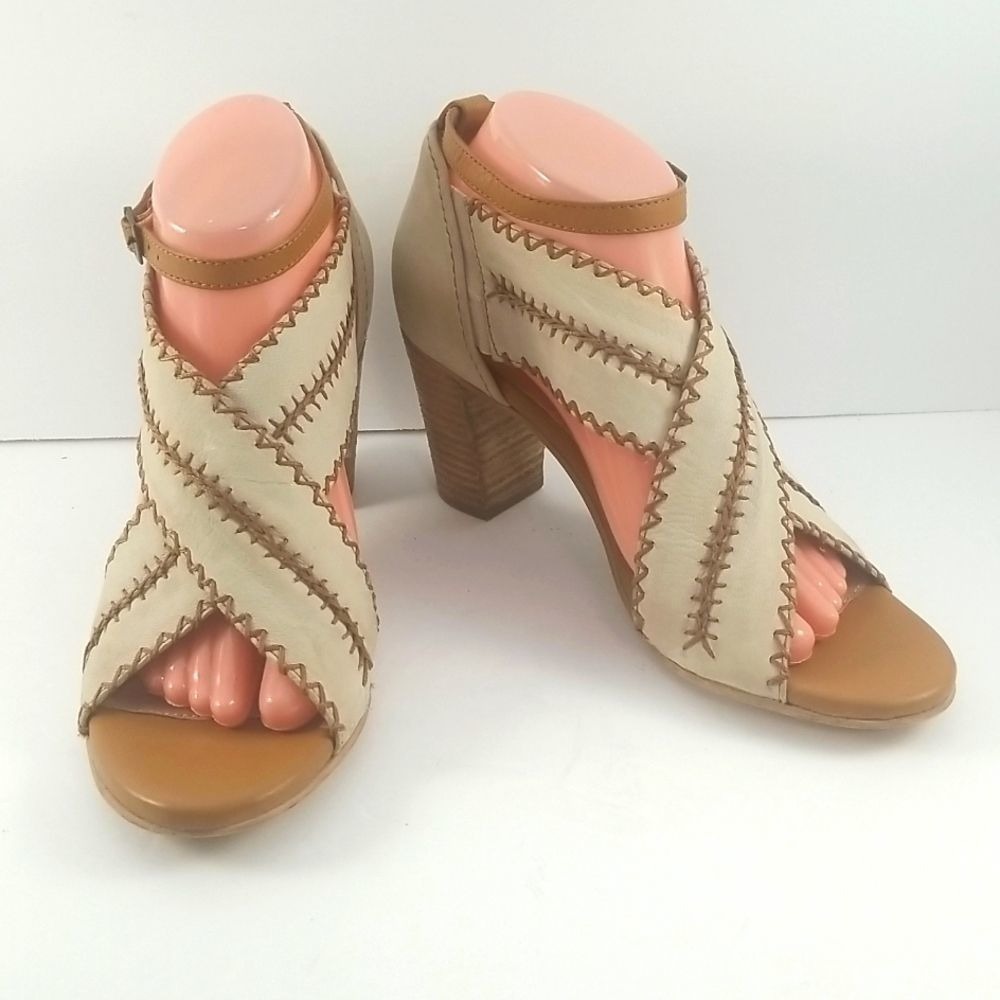 Seychelles Leather Whipstitch Block Heel Sandals Cream Tan Ankle Strap Size 10